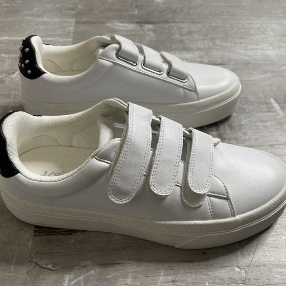 I slides 7 1/2 white leather Nwob shoes